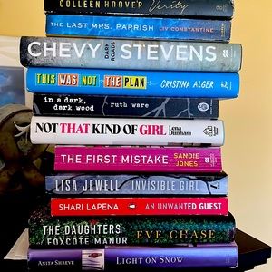 BOOK BUNDLE - Reese’s Bookclub - Thriller 3 / $15